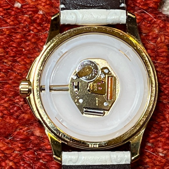 GUCCI GOLD/WHITE WATCH - Picture 3 of 9